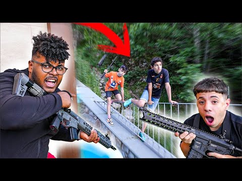 EL ABUSON SE CUELA EN CASA DEL POWER TEAM!! *COGE UN ARMA*