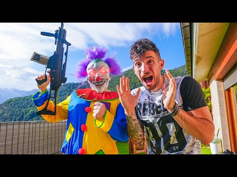 LE REGALO UN ARMA A MI AMIGO PAYASO ASESINO !! *ME TRAICIONA* Makiman
